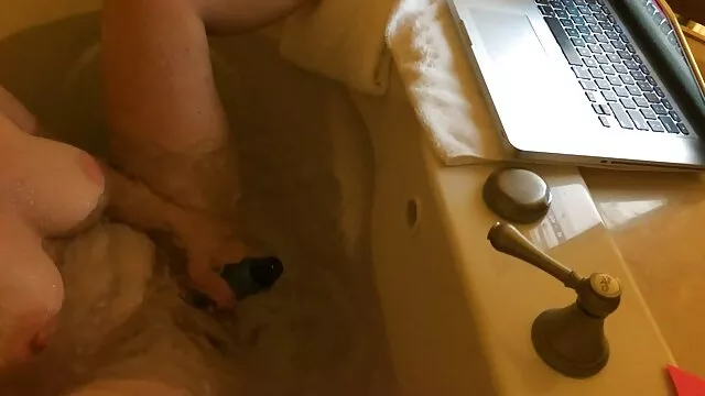 Omegle 85 (Chica sigue corriéndose videos amateur latinos después de que me corro)