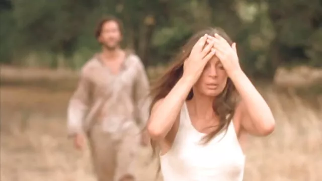 Chica tetona y sus grandes tetas hispanas follando rebotando