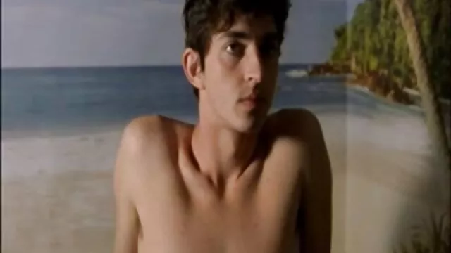 Cody Lane se atraganta con una polla gruesa videos bilatin gay