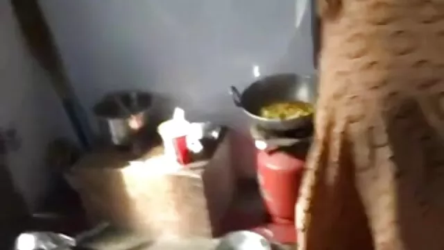 Chica rubia amateur latino anal divirtiéndose con dos chicos