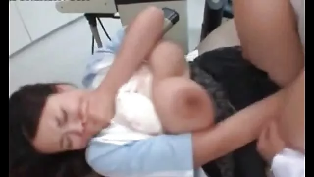 Asiático puta consigue amateutlatino su peludo coño lamido y follada